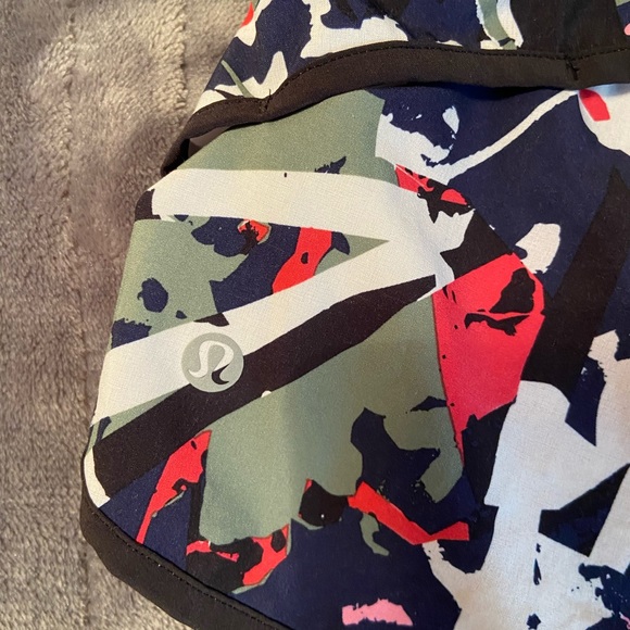 Lululemon shorts - Picture 3 of 4